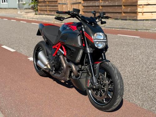Ducati Diavel Termignoni Carbon Red, Motoren, Motoren | Ducati, Bedrijf, Naked bike, meer dan 35 kW, 2 cilinders, Ophalen of Verzenden