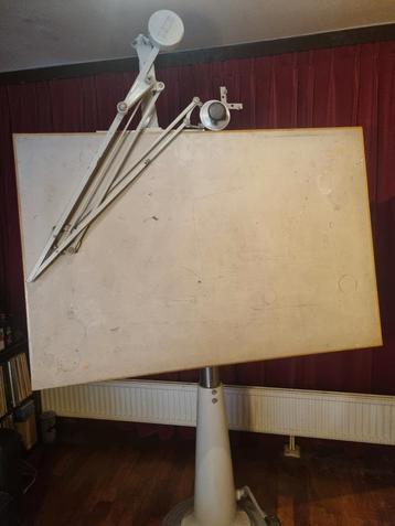 Nike Hydraulische Tekentafel - Klassiek Design beschikbaar voor biedingen