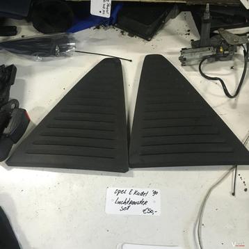 Opel E Kadet 1.4 1990  Luchtrooster Links en Rechts set  beschikbaar voor biedingen