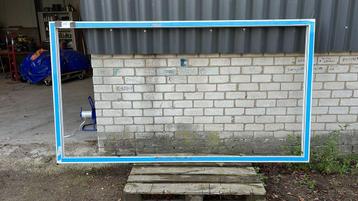 (115) Nieuw wit aluminium vast raamkozijn  beschikbaar voor biedingen