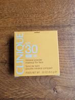 Clinique SPF 30 minerale poeder, Gehele gezicht, Beige, Ophalen of Verzenden, Zo goed als nieuw