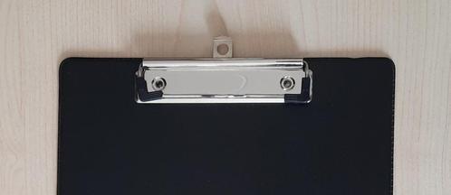 ZWART KLEMBORD CLIPBOARD H: 34,5 x BR: 22,5 x D: 1,0 CM, Diversen, Schrijfwaren, Zo goed als nieuw, Ophalen of Verzenden