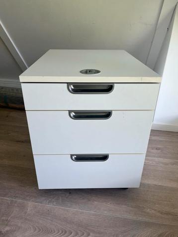 IKEA rolkastje met 3 Lades en Slot beschikbaar voor biedingen