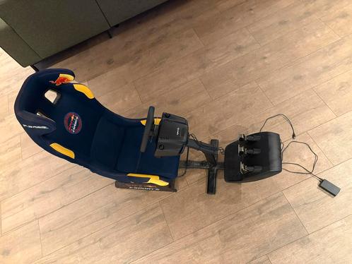 PlaySeat met Logitech stuur en pedalen, Spelcomputers en Games, Spelcomputers | Sony PlayStation Consoles | Accessoires, Zo goed als nieuw