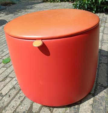 Vintage 1960 / 1970 poef hocker naaikist Ø 40 cm hoog 33 cm beschikbaar voor biedingen