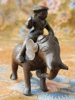 Mooi antiek Oosters brons beeldje van olifant met berijder., Ophalen of Verzenden