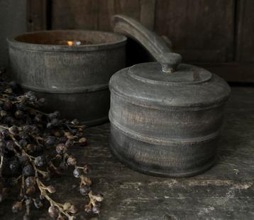 Houten potje  met deksel beschikbaar voor biedingen
