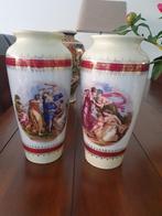 2 antieke Engelse vazen met twee verschillende afbeeldingen, Antiek en Kunst, Antiek | Vazen, Ophalen of Verzenden