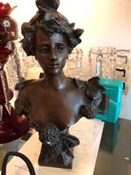 Bronzen buste van liggende vrouw, Ophalen