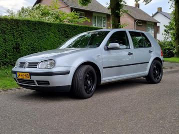 Golf IV 1.6 16V B.J. 2001 Airco, Cruise control en alarm beschikbaar voor biedingen