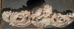 2 Grote gips ornamenten met engelen/ putti., Antiek en Kunst, Ophalen