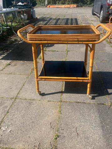 Unieke vintage bamboe serveerwagen beschikbaar voor biedingen