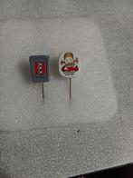 2 speldjes van "Amsterdamse Halfpondjes., Verzamelen, Speldjes, Pins en Buttons, Ophalen of Verzenden, Gebruikt, Overige onderwerpen