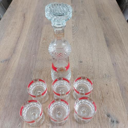 Karaf met 6 glazen, likeurkaraf, rood/gouden opdruk, Antiek en Kunst, Antiek | Glas en Kristal, Ophalen of Verzenden