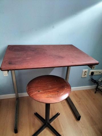 Vintage School bureau tafeltjes met stoeltje.