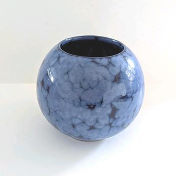 Ronde blauwe vaas  beschikbaar voor biedingen
