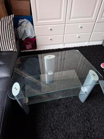 Tv-meubel; glas beschikbaar voor biedingen