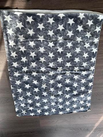 Joggingstof blauw met sterren beschikbaar voor biedingen