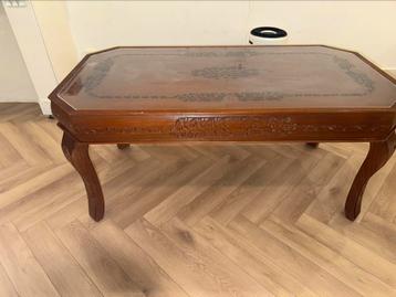 Tafel echt hout beschikbaar voor biedingen