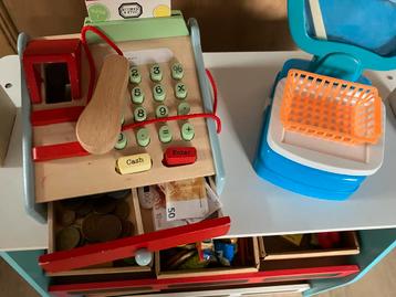 Speelgoed marktkraam + poppentheater beschikbaar voor biedingen