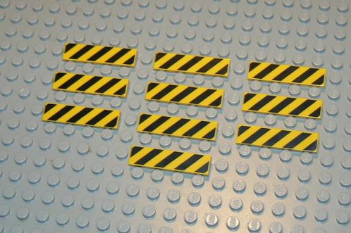 L886 Tegels 1x4 geel met opdruk zwarte gevaren strepen 10 st, Kinderen en Baby's, Speelgoed | Duplo en Lego, Nieuw, Lego, Losse stenen