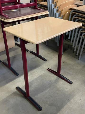 25 VS Schooltafels Leerlingtafels beschikbaar voor biedingen