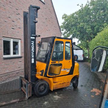 HEFTRUCK HYUNDAI 2.5 TON duplo side shift cabine beschikbaar voor biedingen