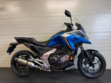Jonge en zeer nette Honda NC 750 X 35KW 12.000km en bj 2021! beschikbaar voor biedingen