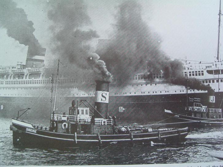 Van Hoek naar Haven. Veertig jaar scheepsbegeleiding., Verzamelen, Scheepvaart, Zo goed als nieuw, Boek of Tijdschrift, Motorboot