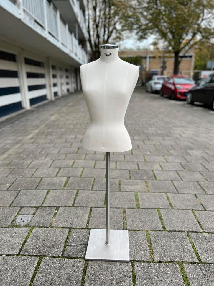 Tailor’s N.Y. paspop – verstelbare buste, metalen voetstuk, Hobby en Vrije tijd, Naaien en Fournituren, Zo goed als nieuw, Paspop