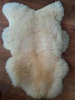 Een zogenoemd creme kleurig schapenvachtje, Ophalen, Gebruikt