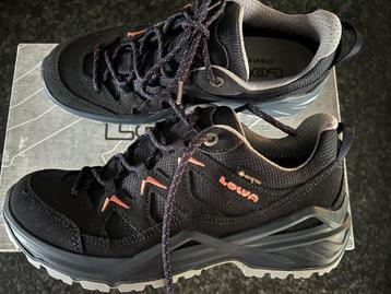 LOWA dames schoenen, maat 38. Nieuw. beschikbaar voor biedingen