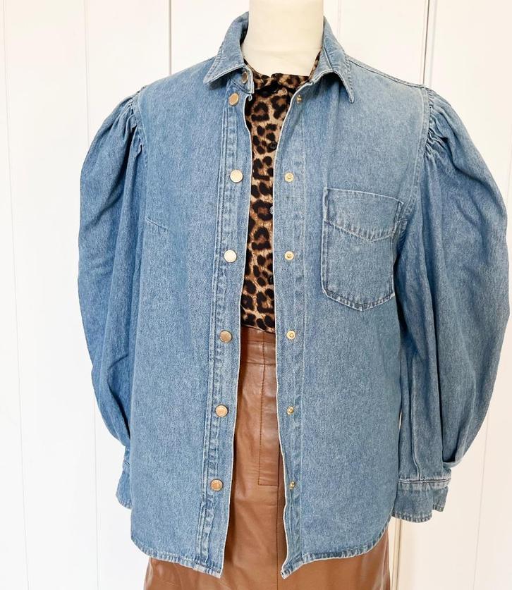 nice! ESSENTIEL ANTWERP denim shirt / jacket mt 34/36, Kleding | Dames, Blouses en Tunieken, Zo goed als nieuw, Maat 34 (XS) of kleiner