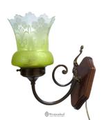Wandlamp antiek hout - messing met groene kap glas, Ophalen of Verzenden, Glas, Antiek / klassiek
