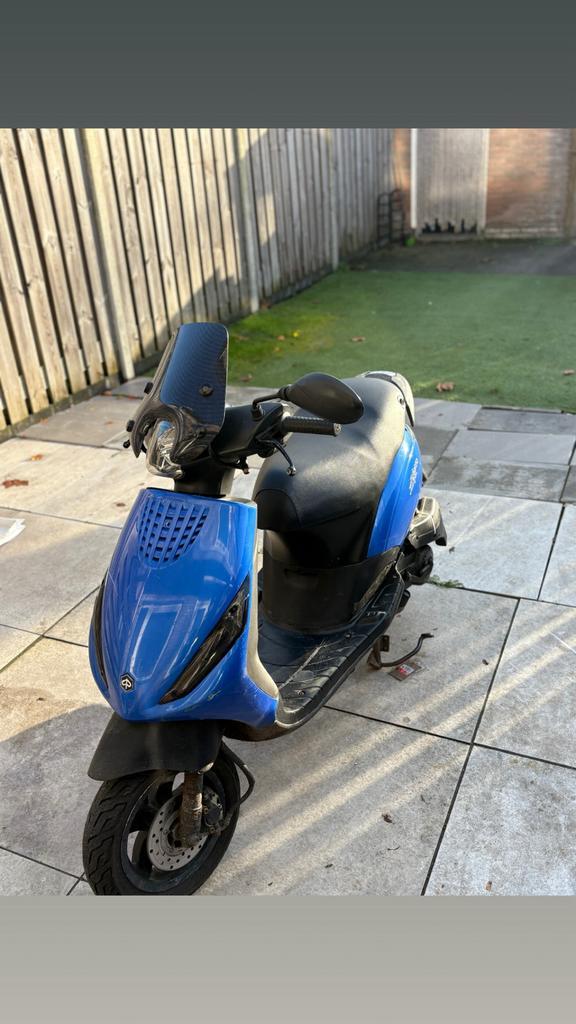 ZIP 80cc 50cc erbij, Fietsen en Brommers, Scooters | Piaggio, Zo goed als nieuw, Zip, Benzine, Ophalen