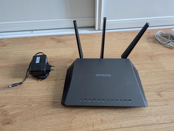Netgear Nighthawk R7000 AC2200 router – werkt uitstekend!, Computers en Software, Routers en Modems, Gebruikt, Router met modem