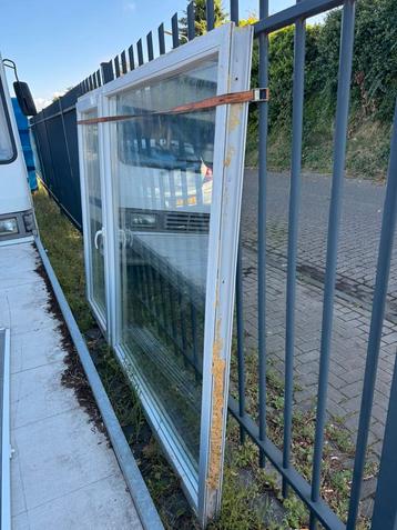 Kunstof kozijn met dubbel glas 240b x180h beschikbaar voor biedingen