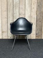 Vitra Eames DSX design stoel Donkergrijs met armleuningen, Huis en Inrichting, Stoelen, Vijf, Zes of meer stoelen, Gebruikt, Ophalen of Verzenden