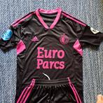 Feyenoord shirt en broekje maat S roze/zwart tenue, Verzamelen, Sportartikelen en Voetbal, Ophalen of Verzenden, Gebruikt, Feyenoord