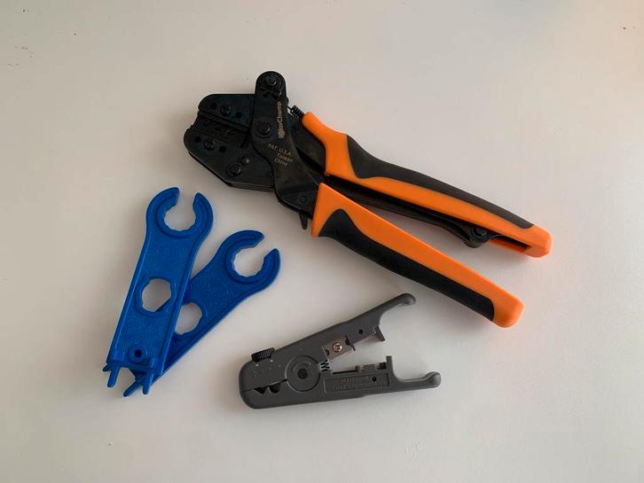 Krimptang MC4 te huur incl. striptang en sleutels, Doe-het-zelf en Verbouw, Gereedschap | Handgereedschap, Zo goed als nieuw, Ophalen