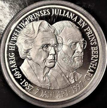Nederland, zilveren penning: 60 j huw. Juliana & Bernhard