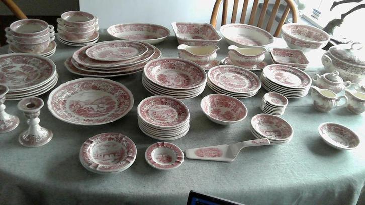 villeroy en boch burgenland  rood afhaal prijs 350 euro, Antiek en Kunst, Antiek | Servies los, Ophalen