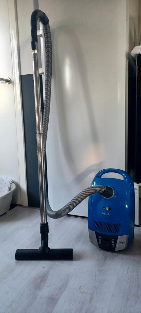 Miele stofzuiger, kleur : sprintblauw, Witgoed en Apparatuur, Stofzuigers, Gebruikt, Stofzuiger, 1600 tot 2000 watt, Stofzak, Ophalen of Verzenden