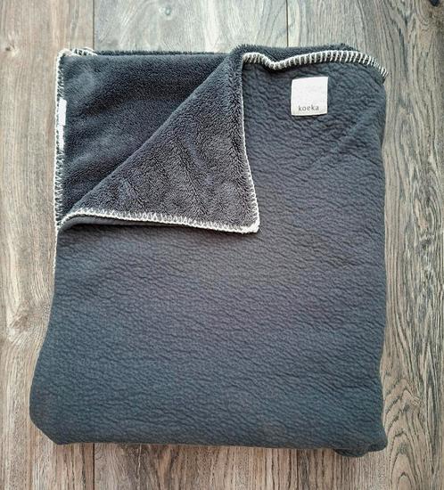 Koeka wiegdeken teddy (antraciet), Kinderen en Baby's, Dekens, Slaapzakjes en Inbakerproducten, Zo goed als nieuw, Deken, Ophalen of Verzenden