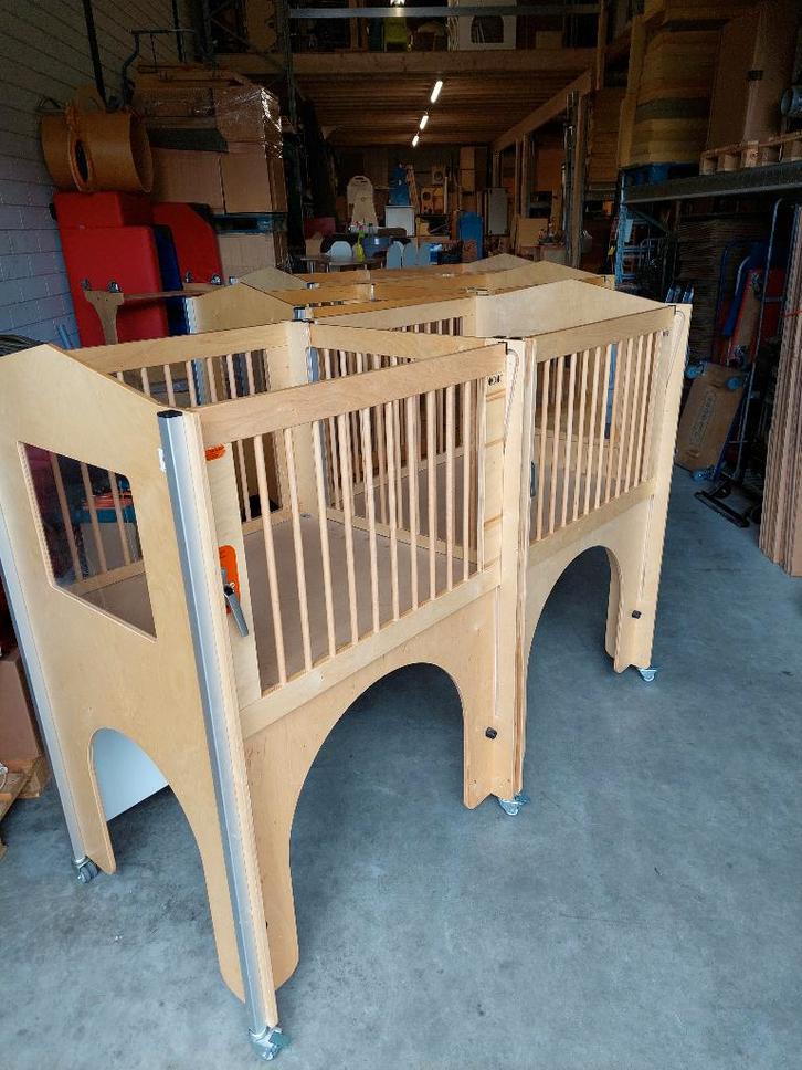 6 x Kids-F duobox / dubbele verhoogde speel box / KDV-box, Kinderen en Baby's, Boxen, Zo goed als nieuw, Rechthoekig, Wieltjes