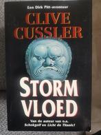 Clive Cussler - Stormvloed, Ophalen of Verzenden, Zo goed als nieuw, Nederland, Clive Cussler