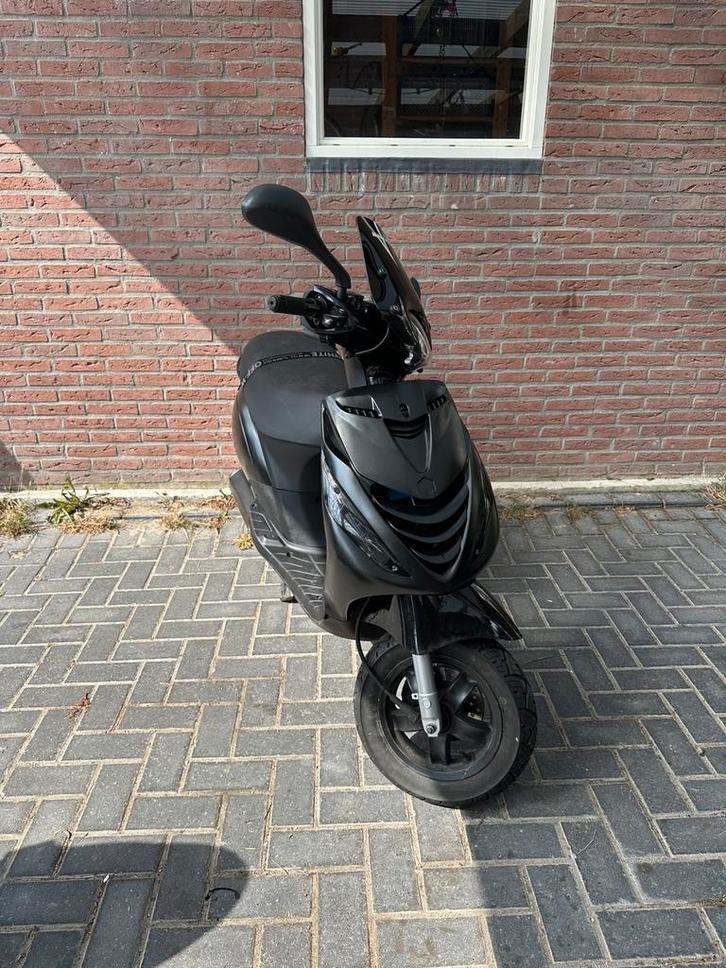 Piaggio zip 2018 iget, Fietsen en Brommers, Scooters | Piaggio, Gebruikt, Zip, Benzine, Ophalen