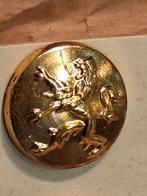 oude goudkleurige knoop Belgische landmacht, jaren 40-50, Ophalen of Verzenden, Landmacht, Overige gebieden, Kleding of Schoenen