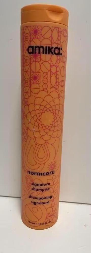 NIEUW! “Amika: normcore” signature shampoo, 300ml, €9,99 beschikbaar voor biedingen