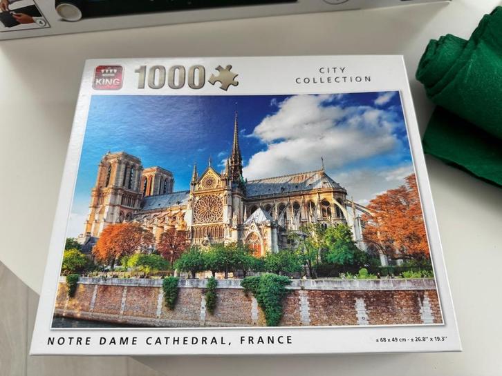 Puzzelmat + 1000 stuks Notre Dame, Hobby en Vrije tijd, Denksport en Puzzels, Zo goed als nieuw, Legpuzzel, 500 t/m 1500 stukjes